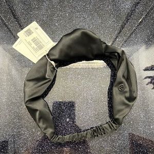 **NWT** Knot Stopping Satin Headband